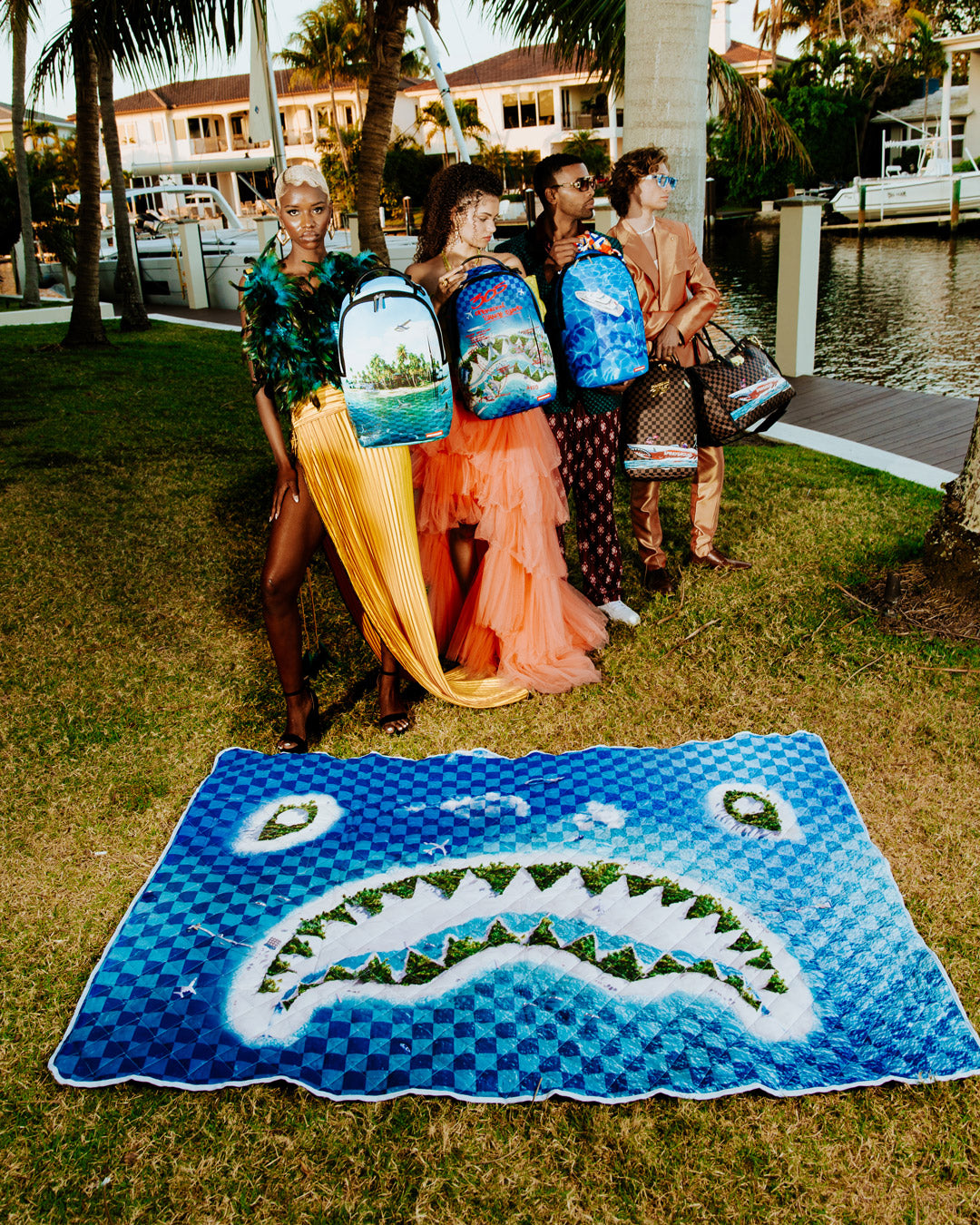 SHARK ISLAND PACKABLE BEACH MAT BLANKET WATER RESISTANT CONVERTIBLE TOTE - Image 8