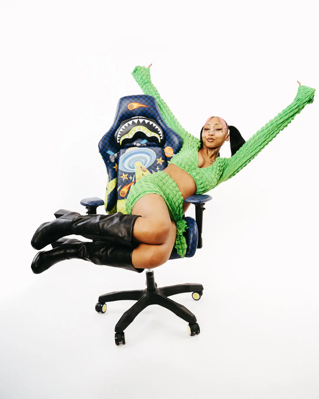SPACE WARPED GAMING CHAIR - Image 10
