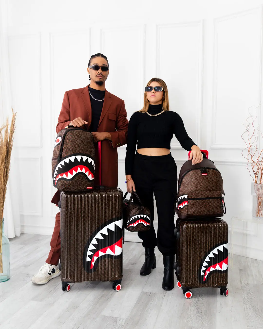 FRENZY SHARKS SHARKNAUTICS HARDSHELL CARRY-ON LUGGAGE - Image 8